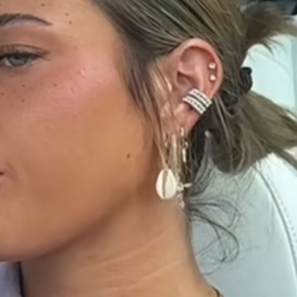 Seashell cowrie huggies - Picture 1 of 3